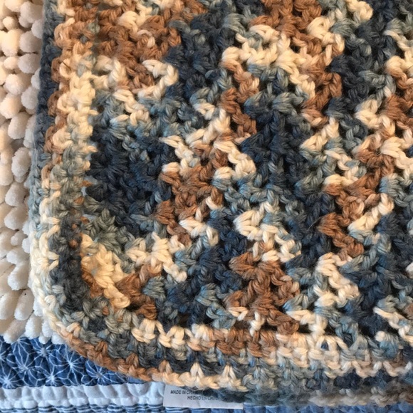 Crocheted baby blanket - Picture 2 of 4